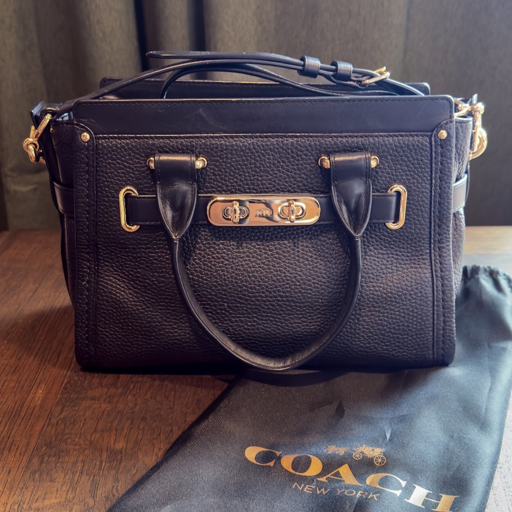 Coach Swagger 27 in soft black pebble leather
